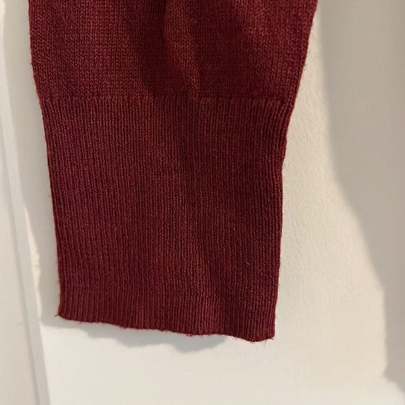 Reitmans size small burgundy light sweater - Picture 4 of 5